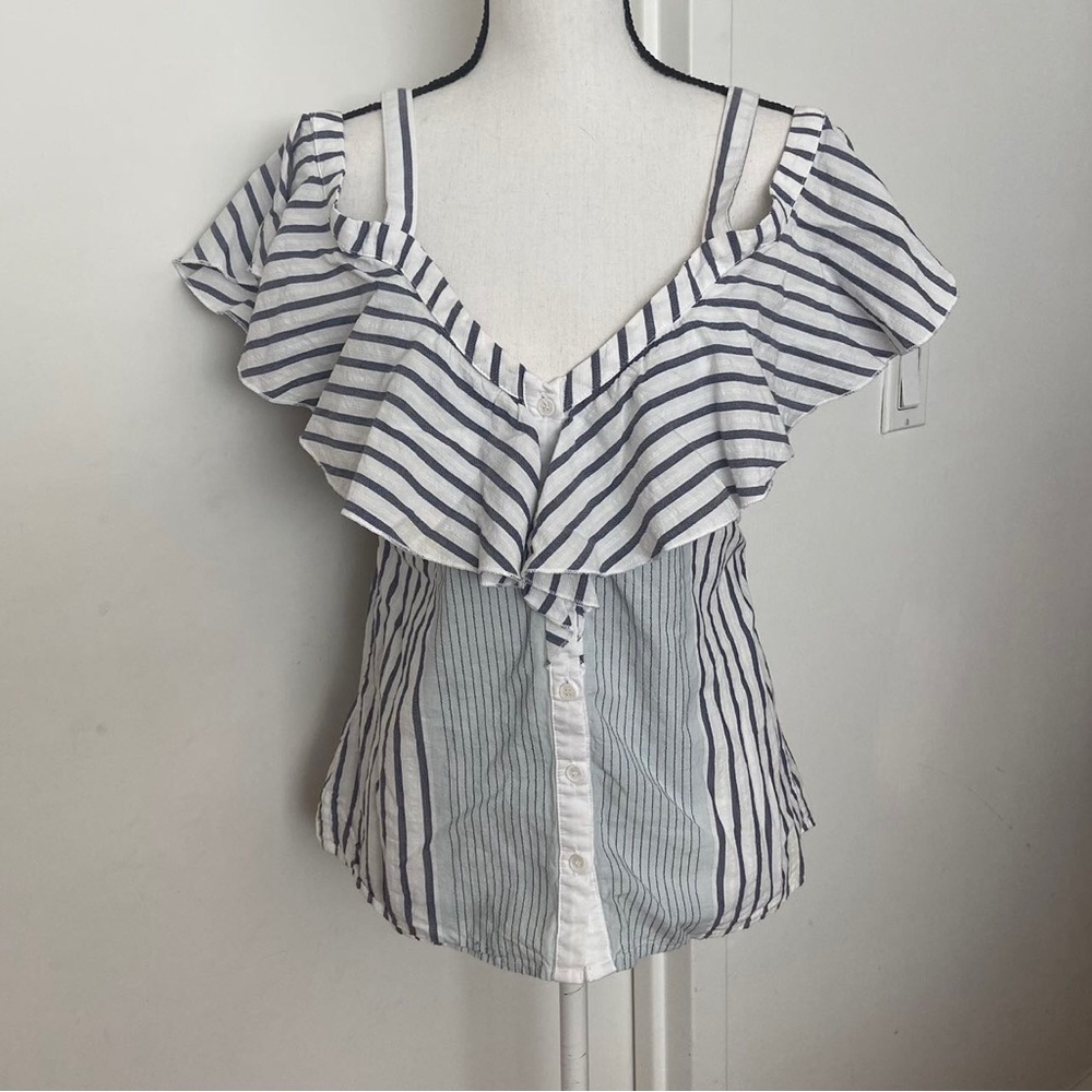 Elan Ruffle Button Down Blouse Size Medium